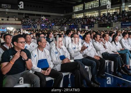 Bangkok, Thailand. 12. Mai 2023. Die leitenden Vertreter der Palang Pracharath Party (PPRP), die während der letzten großen Rallye im Thai-Japanisch-Stadion in Bangkok gesehen wurden. Kredit: SOPA Images Limited/Alamy Live News Stockfoto