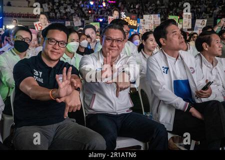 Bangkok, Thailand. 12. Mai 2023. Die leitenden Vertreter der Palang Pracharath Party (PPRP), die während der letzten großen Rallye im Thai-Japanisch-Stadion in Bangkok gesehen wurden. Kredit: SOPA Images Limited/Alamy Live News Stockfoto