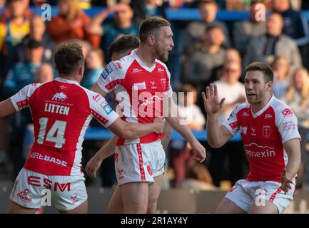 Warrington, Cheshire, England, 12. Mai 2023. Hull KR feiert den Eröffnungsversuch von Tom Opacic während der Warrington Wolves V Hull Kingston Rovers im Halliwell Jones Stadium, der Betfred Super League. (Bild: ©Cody Froggatt/Alamy Live News) Stockfoto