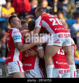 Warrington, Cheshire, England, 12. Mai 2023. Hull KR feiert den Eröffnungsversuch von Tom Opacic während der Warrington Wolves V Hull Kingston Rovers im Halliwell Jones Stadium, der Betfred Super League. (Bild: ©Cody Froggatt/Alamy Live News) Stockfoto