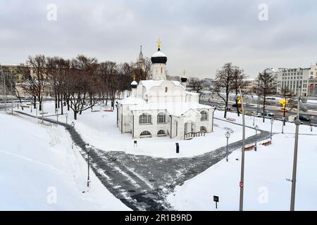 Kirche der Empfängnis von St. Anna in Moskvoretskaya naberezhnaya, Zaryadye Park in Moskau, Russland. Stockfoto