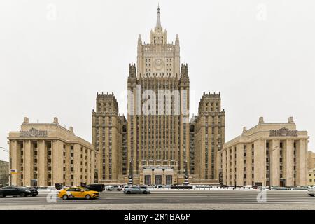 Moskau, Russland - 22. Januar 2022: Das Außenministerium der Russischen Föderation auf dem Smolenskaya-Platz Moskau, Russland. Stockfoto