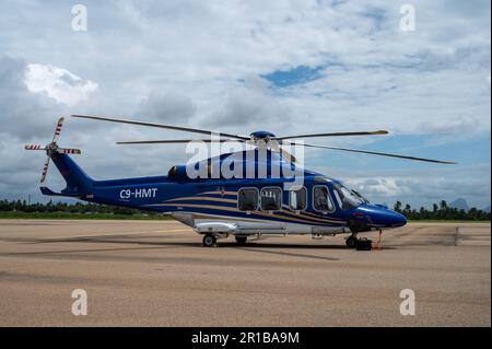 Leonardo (Augusta Westland) AW139 kommerzieller Hubschrauber C9-HMT parkte auf dem Vorfeld des Flughafens Nampula in Mosambik Stockfoto