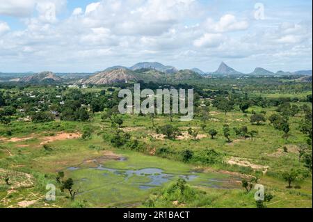 Blick auf die Landschaft rund um Nampula, Mosambik. Luftaufnahme. Stockfoto