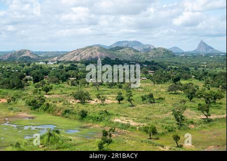 Blick auf die Landschaft rund um Nampula, Mosambik. Luftaufnahme. Stockfoto