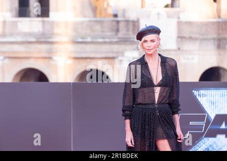 Rom, Italien. 12. Mai 2023. Schauspielerin Charlize Theron nimmt am 12. Mai 2023 an der Premiere des Films „Fast X“ vor dem Kolosseum in Rom Teil (Foto: Matteo Nardone/Pacific Press) Kredit: Pacific Press Media Production Corp./Alamy Live News Stockfoto