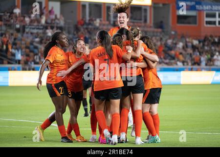 Houston, Usa. 12. Mai 2023. Houston, Texas, Mai 12. 2023: Houston Dash-Spieler feiern ein Tor von Joelle Anderson (29 Houston Dash) während des regulären Saisonspiels des Houston Dash and Portland Thorns FC im Shell Energy Stadium in Houston, Texas. (GIA Quilap/SPP) Guthaben: SPP Sport Press Photo. Alamy Live News Stockfoto