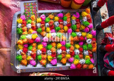 Dekoriert in Bangladesch traditionell garniert, farbenfrohe Masala kasturi paan oder Betelblätter Stockfoto