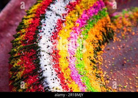 Dekoriert in Bangladesch traditionell garniert, farbenfrohe Masala kasturi paan oder Betelblätter Stockfoto