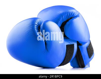 Paar blaue Leder Boxhandschuhe auf weißem Hintergrund Stockfoto