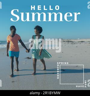 Hello Summer and have fun Text over african american Pair Hold Hands and Walking at Beach. (Hallo Sommer und viel Spaß über ein afroamerikanisches Paar Stockfoto