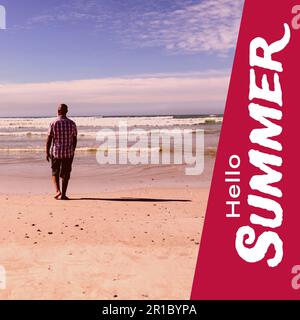 Composite aus Hallo-Sommer-Text und Rückansicht eines afroamerikanischen Mannes, der am Sandstrand spaziert Stockfoto