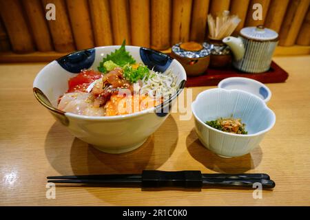 Reisschüssel mit Meeresfrüchten (Kaisen-don) Stockfoto