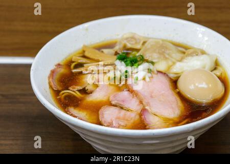 Ein Küchenfoto von Ramen-Nudeln Stockfoto