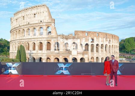 Schauspieler John Cena und Frau Shay Shariatzadeh nehmen am 24. Mai 2023 in Rom, IT, an der Veranstaltung für FAST X auf dem roten Teppich im Kolosseum, Tempel der Venus, Teil Stockfoto