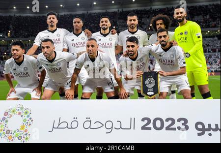 Doha. 12. Mai 2023. Al Sadd SC-Line-up-Spieler posieren für ein Teamfoto vor dem Finale des Amir Cup-Fußballspiels zwischen Al Sadd SC und Al Arabi SC im Ahmad bin Ali Stadium in Doha, Hauptstadt von Katar am 12. Mai 2023. Kredit: Nikku/Xinhua/Alamy Live News Stockfoto