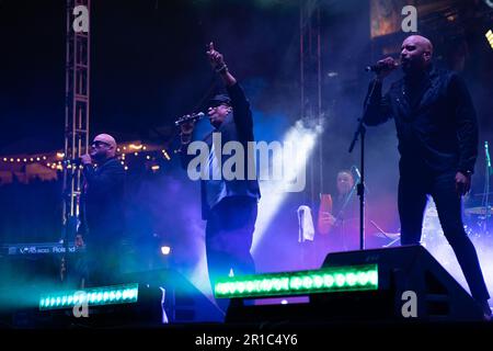 Tanz Mit Mutter Konzert, Mexiko-Stadt, Mexiko. 12. Mai 2023. Los Van-Van-Aufführung für ein Publikum von 16.000 Personen. Kredit: Lexie Harrison-Cripps/Alamy Live News Stockfoto