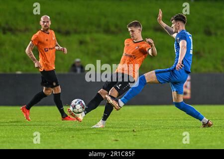 Liam Scott Fraser (4) von KMSK Deinze bei einem Fußballspiel zwischen KMSK Deinze und FC Dender während des 10. Und letzten Spieltags in den Challenger Pro League Relegation Play-offs für die Saison 2022-2023 am Freitag, den 12. Mai 2023 in Deinze , Belgien . FOTO SPORTPIX | Stijn Audooren Stockfoto