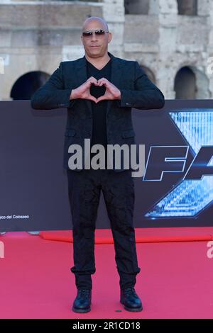 Rom, Italien. 12. Mai 2023. Vin Diesel besucht den roten Teppich der Premiere des Films „Fast X“ im Kolosseum. (Foto: Mario Cartelli/SOPA Images/Sipa USA) Guthaben: SIPA USA/Alamy Live News Stockfoto