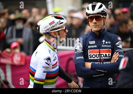 Terni, Italien. 13. Mai 2023. Live-Action-Bild zeigt den Beginn der achten Etappe des Giro D'Italia-Radrennen 2023, von Terni und nach Fossombrone (207 km), in Italien, Samstag, den 13. Mai 2023. Das Giro 2023 findet vom 06. Bis 28. Mai 2023 statt. BELGA FOTO JASPER JACOBS Kredit: Belga News Agency/Alamy Live News Stockfoto