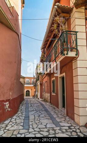 Straße im Dorf Chlomos, Insel Korfu, Griechenland Stockfoto