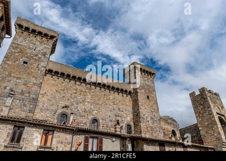 Festung Rocca Monaldeschi della Cervara, Bolsena, Italien, an einem sonnigen Tag Stockfoto