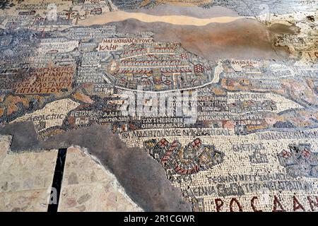 Jordanien. Madaba. Die Madaba-Karte in der griechisch-orthodoxen Basilika St. George, auch bekannt als die Kirche der Karte Stockfoto