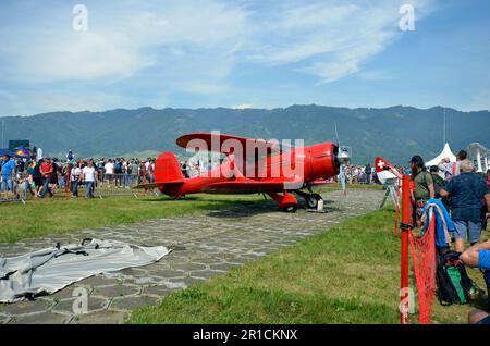 Zeltweg, Österreich - 03. September 2022: Öffentliche Flugschau in Steiermark mit dem Namen Airpower 22, Beech D175 Staggerwing ein Biplane-Flugzeug Stockfoto