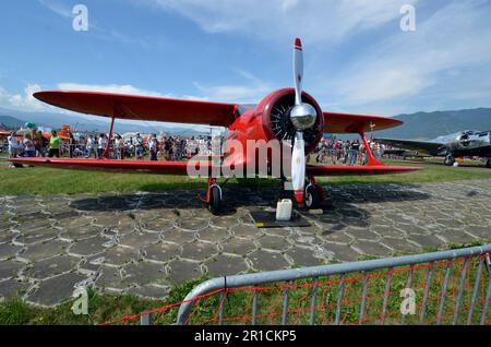 Zeltweg, Österreich - 03. September 2022: Öffentliche Flugschau in Steiermark mit dem Namen Airpower 22, Beech D175 Staggerwing ein Biplane-Flugzeug Stockfoto