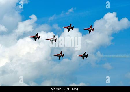 Zeltweg, Osterreich - 03. September 2022: Öffentliche Flugschau in Steiermark mit dem Namen Airpower 22, Demonstration des Patrouille Suisse Aerobatic-Teams mit Northrop Stockfoto