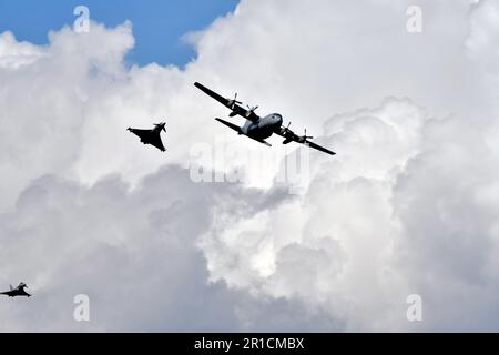 Zeltweg, Österreich - 03. September 2022: Öffentliche Flugschau in Steiermark mit dem Namen Airpower 22, Demonstration eines Abfangmanövers mit zwei Eurofightern Stockfoto