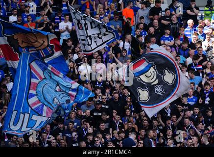 Rangers-Fans auf den Tribünen während des Cinch-Premiership-Spiels im Ibrox Stadium, Glasgow. Foto: Samstag, 13. Mai 2023. Stockfoto