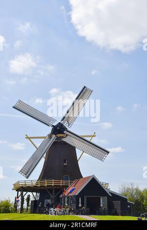 Zand, Niederlande. Mai 2023. Eine original holländische Windmühle. Hochwertiges Foto Stockfoto