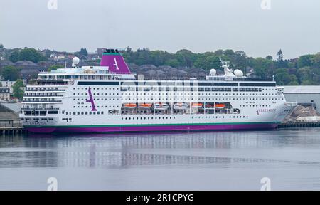 Dundee, Tayside, Schottland, Großbritannien. 13. Mai 2023. Der ambitionierte Kreuzfahrtschiff der British Ambassador Cruise Line legt heute in Dundee an und startet um 6 Uhr Dundee ist einer der neuen Flugverbotsorte in Großbritannien, von wo aus sie segeln. Mit dem Ambiente und den Ambitionen von Cruise Ships ist die neueste Kreuzfahrtlinie Großbritanniens seit über einem Jahrzehnt für jeden im Vereinigten Königreich leicht erreichbar. Kredit: Dundee Photographics/Alamy Live News Stockfoto