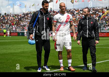 Venedig, Italien. 13. Mai 2023. Perugiaâ&#x80;&#X99;s Aljaz Struna Substitute für Verletzungen während des Fußballspiels der italienischen Serie BKT Venezia FC gegen Perugia im Pier Luigi Penzo Stadion in Venedig, Italien, 13. Mai 2023 Kredit: Unabhängige Fotoagentur/Alamy Live News Stockfoto