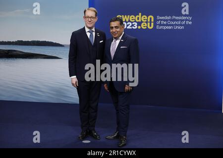 Stockholm, Schweden. 13. Mai 2023. Schwedischer Außenminister Tobias Billstrom (L) empfängt Tariq Lord Ahmad of Wimbledon, Staatsminister für Süd- und Zentralasien, Nordafrika, UNO und Commonwealth, Vereinigtes Königreich, Vereinigtes Königreich, Für ein EU-Ministerforum für den indo-pazifischen Raum im Rahmen eines informellen Treffens der EU-Außenminister in Marsta außerhalb von Stockholm am 13. Mai 2023. Foto: Christine Olsson/TT/Code 10430 Kredit: TT News Agency/Alamy Live News Stockfoto