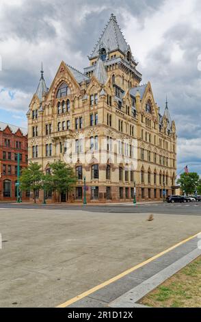 Die Bank of America befindet sich jetzt im Syracuse Savings Bank Building am Clinton Square, dem ehemaligen Pfad des Erie Canal. Stockfoto