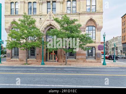 Die Bank of America befindet sich jetzt im Syracuse Savings Bank Building am Clinton Square, dem ehemaligen Pfad des Erie Canal. Stockfoto