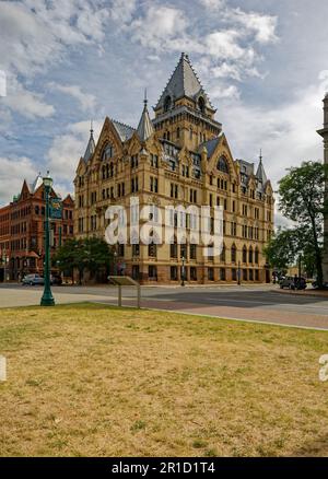 Die Bank of America befindet sich jetzt im Syracuse Savings Bank Building am Clinton Square, dem ehemaligen Pfad des Erie Canal. Stockfoto