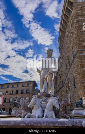 Der Neptun-Brunnen in Florenz befindet sich auf der Piazza della Signoria vor dem Palazzo Vecchio. Stockfoto