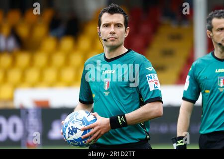 Benevento, Italien. 13. Mai 2023. Der Schiedsrichter Davide Ghersini während des Spiels Benevento Calcio gegen Modena FC, italienischer Fußball der Serie B in Benevento, Italien, Mai 13 2023 Kredit: Independent Photo Agency/Alamy Live News Stockfoto