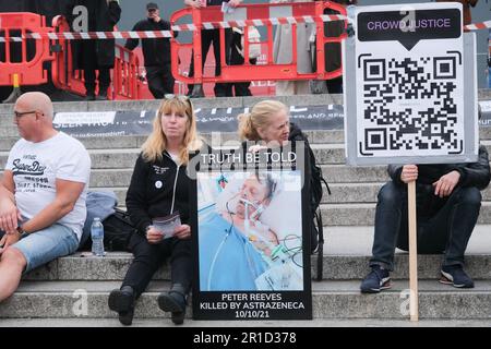 Trafalgar Square, London, Großbritannien. 13. Mai 2023 Anti-Vakzine-Protester am Trafalgar Square. Kredit: Matthew Chattle/Alamy Live News Stockfoto