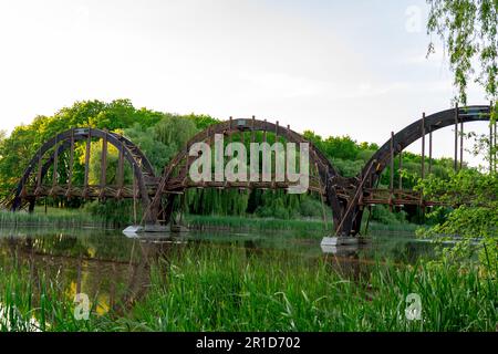 Holzbrücke Kanyavari als Symbol des kleinen Balaton-Sees Kis-Balaton in Ungarn. Stockfoto