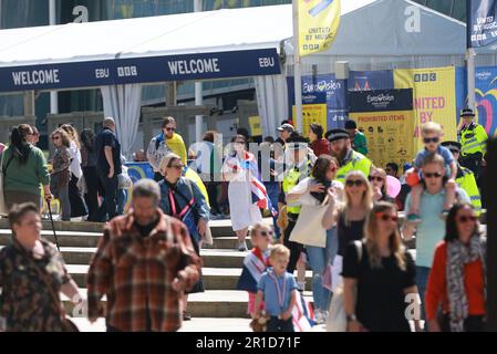 Liverpool, Großbritannien. 09. Mai 2023. Die Atmosphäre in der Stadt vor Beginn der Eurovision-Abschlussnacht am 13. Mai 2023 in Liverpool, Großbritannien. Foto: Sanjin Strukic/PIXSELL Credit: Pixsell/Alamy Live News Stockfoto