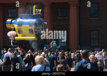 Liverpool, Großbritannien. 09. Mai 2023. Die Atmosphäre in der Stadt vor Beginn der Eurovision-Abschlussnacht am 13. Mai 2023 in Liverpool, Großbritannien. Foto: Sanjin Strukic/PIXSELL Credit: Pixsell/Alamy Live News Stockfoto