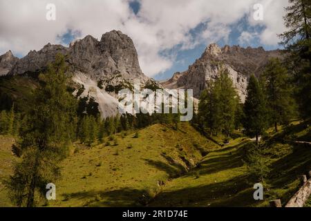 Ein malerischer Blick auf das Dachsteingebirge in Schladming Ramsau in Österreich Stockfoto
