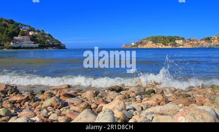 Das Foto zeigt die Küste der Insel Palma de Mallorca in der Nähe der Stadt Porto Cristo. Das Foto wurde im Herbst aufgenommen. Stockfoto