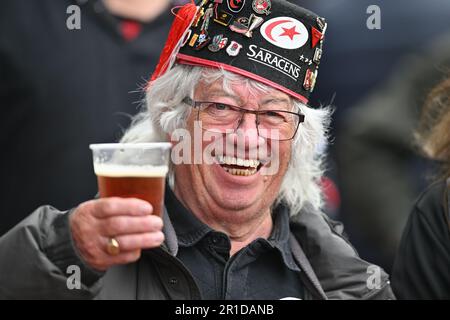 London, Großbritannien. 13. Mai 2023 Sarazener Fans sind bereit für das Gallagher Premiership Rugby Play Off Halbfinalspiel zwischen Saracens und Northampton Saints am 13. Mai 2023 im Stonex Stadium, London, England. Foto von Phil Hutchinson. Nur redaktionelle Verwendung, Lizenz für kommerzielle Verwendung erforderlich. Keine Verwendung bei Wetten, Spielen oder Veröffentlichungen von Clubs/Ligen/Spielern. Kredit: UK Sports Pics Ltd/Alamy Live News Stockfoto