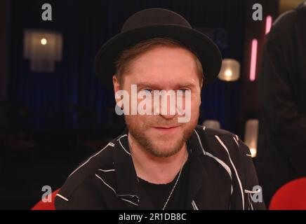 Köln, Deutschland. 12. Mai 2023. Musiker Johannes Oerding als Gast der WDR-Talkshow "Kölner Treff". Kredit: Horst Galuschka/dpa/Alamy Live News Stockfoto