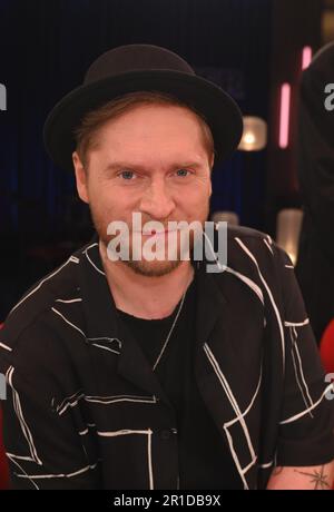 Köln, Deutschland. 12. Mai 2023. Musiker Johannes Oerding als Gast der WDR-Talkshow "Kölner Treff". Kredit: Horst Galuschka/dpa/Alamy Live News Stockfoto